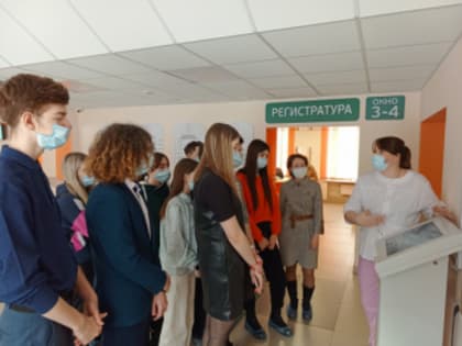 На шаг ближе к профессии: городскую больницу Асбеста посетили учащиеся медицинского класса