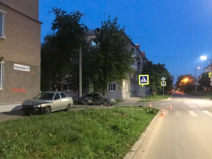 Непредоставление права преимущественного проезда стало причиной ДТП на перекрестке улиц Исетская – Стахановская