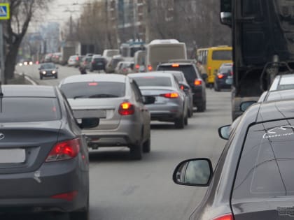 Центр Екатеринбурга встал в глухую пробку из-за соревнований по триатлону