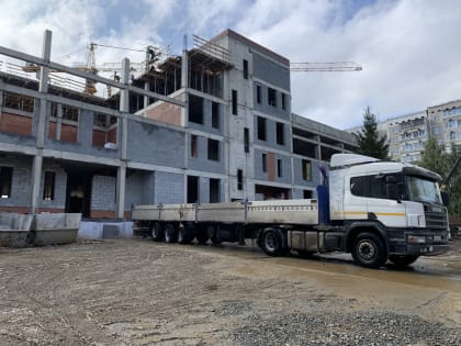 Михаил Клименко проверил строительство новой школы в Екатеринбурге