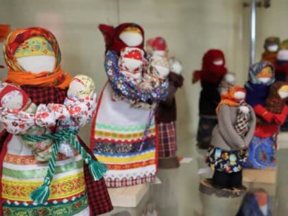 В Среднеуральске прошла выставка кукол «Материнство в куклах»