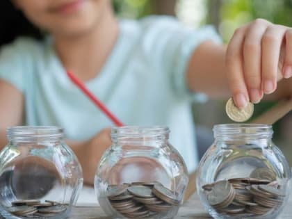 На что рассчитывать пенсионерам, получателям ЕДВ и малоимущим артемовцам. Какие выплаты повысят в 2023 году