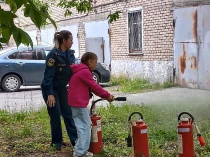 Работников администрации учили пожарной безопасности