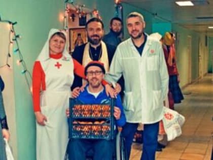 «Память о Боге»: сестры милосердия готовят рождественские подарки для пациентов хосписов и бездомных