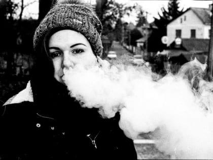 «Никто не знает, что входит в состав вейпов»: защиту подростков от «парилок» обсудили в Оренбурге