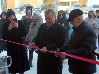 «Новый дом - новая жизнь». В Артемовском после большого ремонта торжественно открыли поликлинику