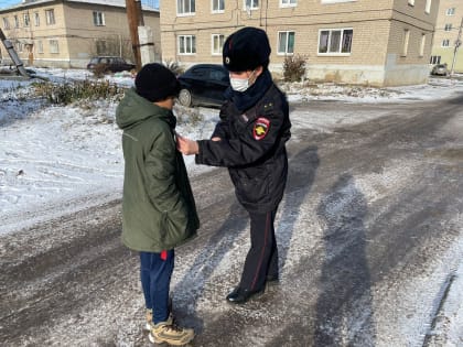 Сотрудники ГИБДД провели в Каменске акцию «Безопасный двор»: рассказали о «дорожных ловушках» и о том, где детям лучше и спокойнее играть