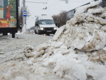 На плохую уборку снега в праздники жалуются жители Асбеста, Серова и Верхней Салды