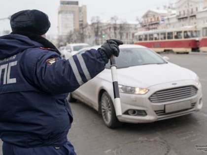 В Екатеринбурге за день оштрафовали 45 водителей за тонировку автомобилей