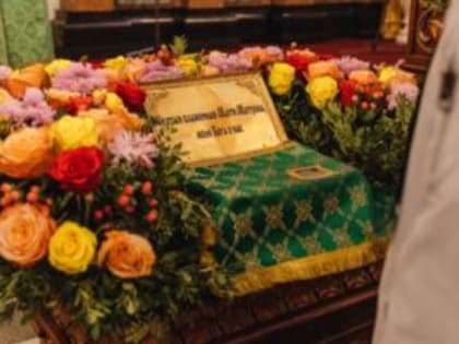 Принося цветы и молитвенные воздыхания: уральцы проводили ковчег с мощами блаженной Матроны Московской на родину святой