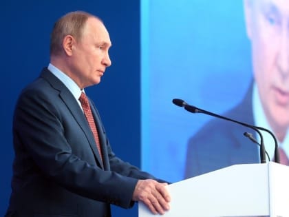 Владимир Путин призвал россиян соблюдать меры по борьбе с COVID-19 в новогодние праздники