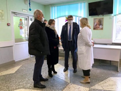 "Претензий ни один пациент не высказал." В Артемовском побывал замминистра здравоохранения области