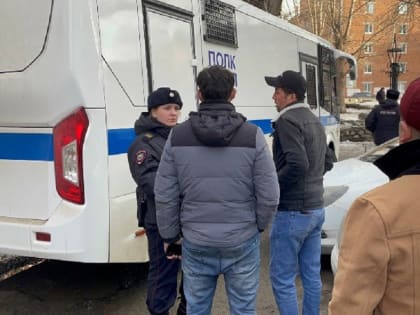 В ходе рейда в Чкаловском районе Екатеринбурга проверены 39 мигрантов