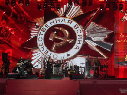 Ведущий концерта в честь Дня Победы Андрей Мерзликин записал видео для екатеринбуржцев