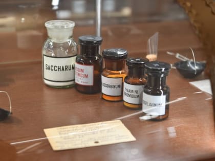 Раритетные артефакты и современный лекторий: аптека нового формата открылась в Верхней Пышме