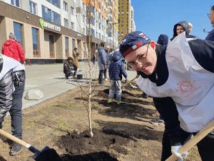 Прихожане Храма на Крови – участники семейного клуба «Солнечные дети» примут участие в высадке 15 именных яблонь в центре Екатеринбурга