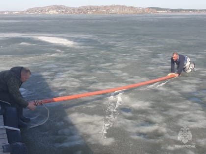 На льду водоёмов Свердловской области спасены 33 человека за сутки