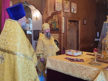Епископ Феодосий совершил Всенощное бдение в Свято-Троицком соборе