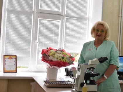 В клетках вирусов видит картины…