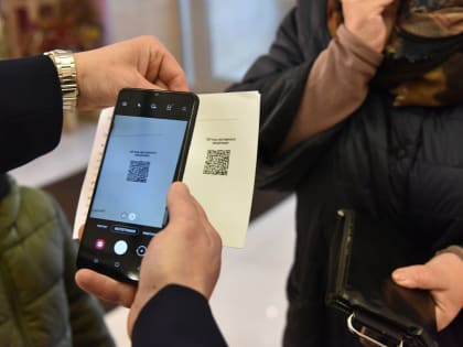 Свердловские власти ослабили QR-контроль, но пообещали усилить масочный режим