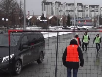 Блогерами, сыгравшими в футбол посреди дороги на улице Челюскинцев, заинтересовались в ГИБДД