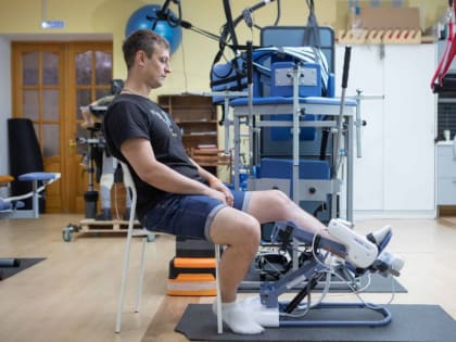 Уральские врачи заново научили ходить екатеринбуржца, который получил травму во время футбольного матча