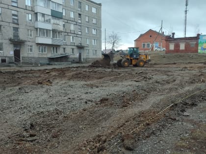 Сергей Никонов проверил ход строительных работ на значимых объектах в поселке Валериановск