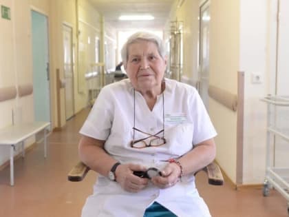 Известный хирург из Екатеринбурга Людмила Виноградова отмечает 50 лет в профессии