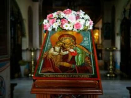 Чтимая икона Богородицы «Скорбящая о младенцах, во чреве убиенных» принесена в город Ревда
