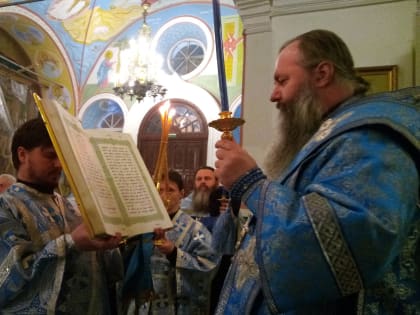 Епископ Феодосий совершил Всенощное бдение в Свято-Троицком соборе
