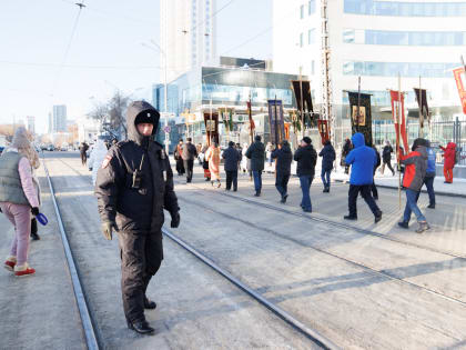 В Екатеринбурге состоялся общегородской крестный ход и молебен в честь святой великомученицы Екатерины