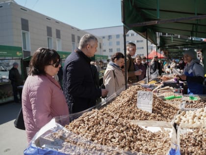 Власти Екатеринбурга хотят изымать торговые палатки у незаконных уличных продавцов