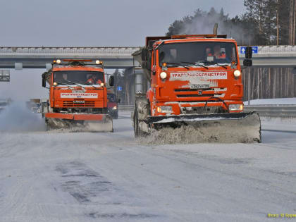 Почти 400 снегоуборочных машин расчищают дороги области