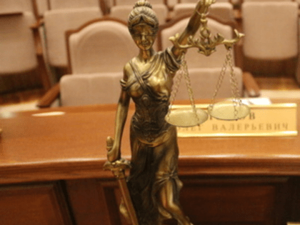 Свердловчанин отправится под суд за нелегальную продажу одежды на 978 тысяч и взятку