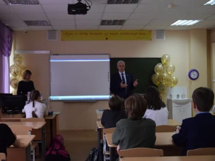 «Единая Россия» организовала киноуроки в екатеринбургских школах