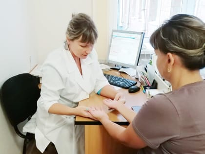 Надежный барьер: врач-дерматовенеролог пояснила, как защитить кожу от вирусов и рака