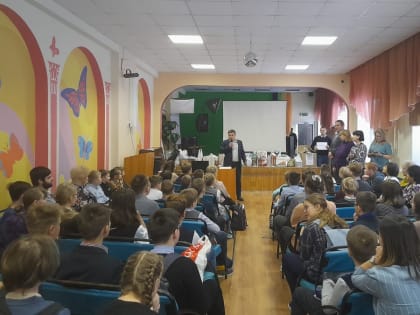 Дети собрали и передали новогодний гуманитарный груз для солдат на передовой