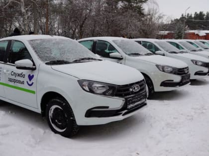 Детская больница Каменска-Уральского получила два новых автомобиля