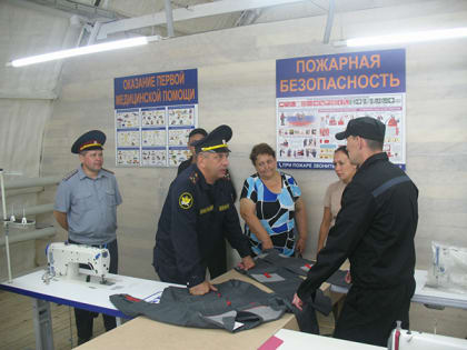 В две смены работает швейное производство в Тавдинской колонии ИК-19