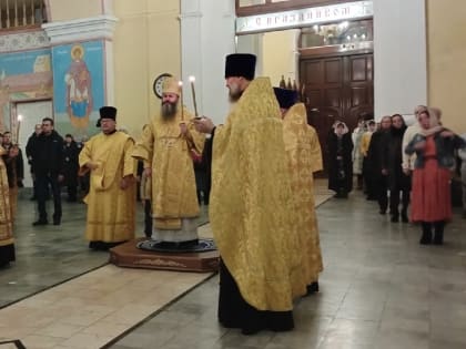 Епископ Феодосий Совершил Всенощное бдение в Свято-Троицком соборе