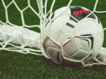 Полиция проверяет устроивших футбольный матч на дороге екатеринбургских блогеров