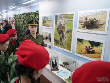 Минобороны России рассказало о военном капелане в подразделениях ЦВО на передовой