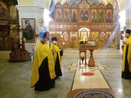 Епископ Феодосий совершил Всенощное бдение в Свято-Троицком кафедральном соборе