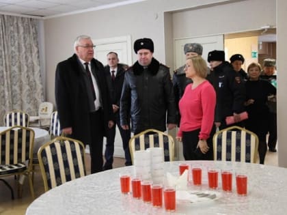 Глава свердловского МВД посетил в Екатеринбурге беженцев из зоны СВО