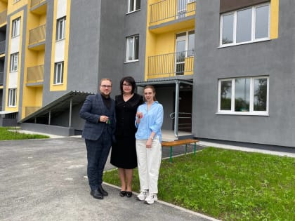 Два врача Центральной городской больницы города Кушвы получили ключи от новых квартир