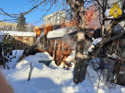 Утром в Первоуральске сгорел садовый дом