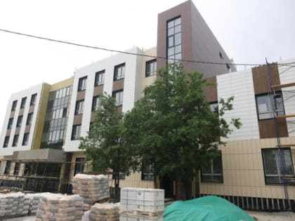 Подарок уральских меценатов на 300-летие Екатеринбурга - новый медцентр - передали врачам