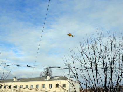Вертолет Центра медицины катастроф доставил в Артемовскую ЦРБ пациентку для обследования
