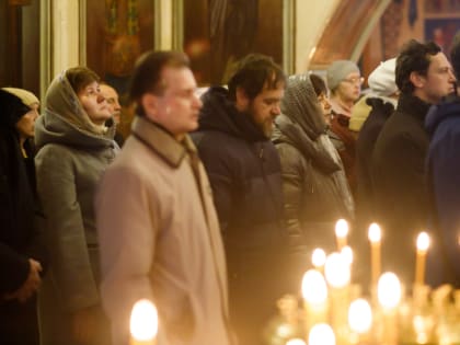 В Димитриевскую родительскую субботу митрополит Евгений совершил заупокойную литургию в Иоанно-Предтеченском соборе Екатеринбурга