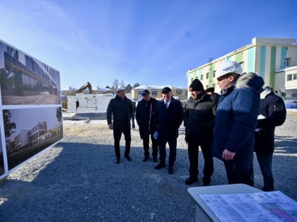 Евгений Куйвашев заложил первый камень в основание терапевтического корпуса Верхнепышминской ЦГБ